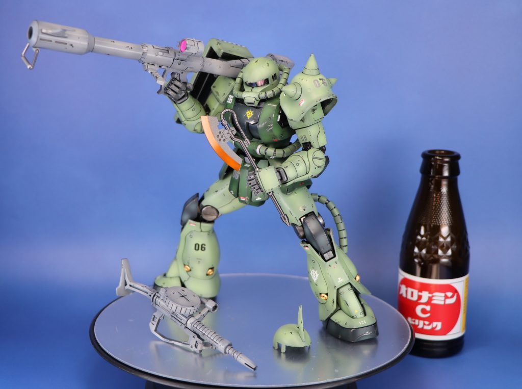 このポーズは中々かっこいい！ガンダムにも負けないぞ！