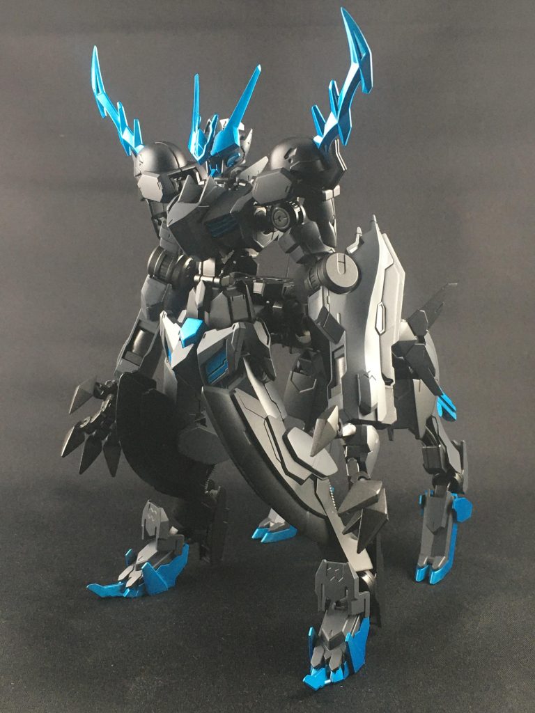 全身図です、尻尾はリード線がヘタってきたのと面倒くさかったのでナシですカラーはブラック、グレー、シルバー下地のクリアブルー、関節はガンメタです