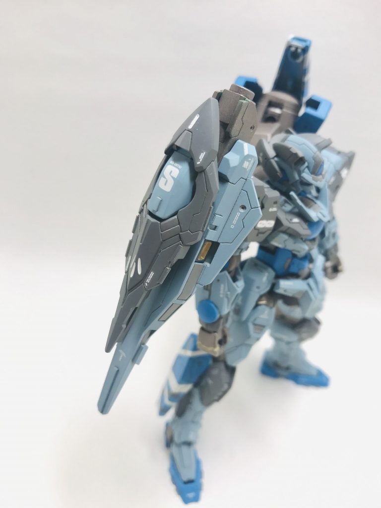 今回もけっこうディテールアップしました。キャラが強すぎて弄りづらかったゼットコンほどではないですが、個人的に00の機体も特徴的で難しい気がします。塗装で目立たなくなりました(涙)が九個あるビット全てにけっこう複雑で手数の多いスジボリをしてあったり、中々頑張りました。