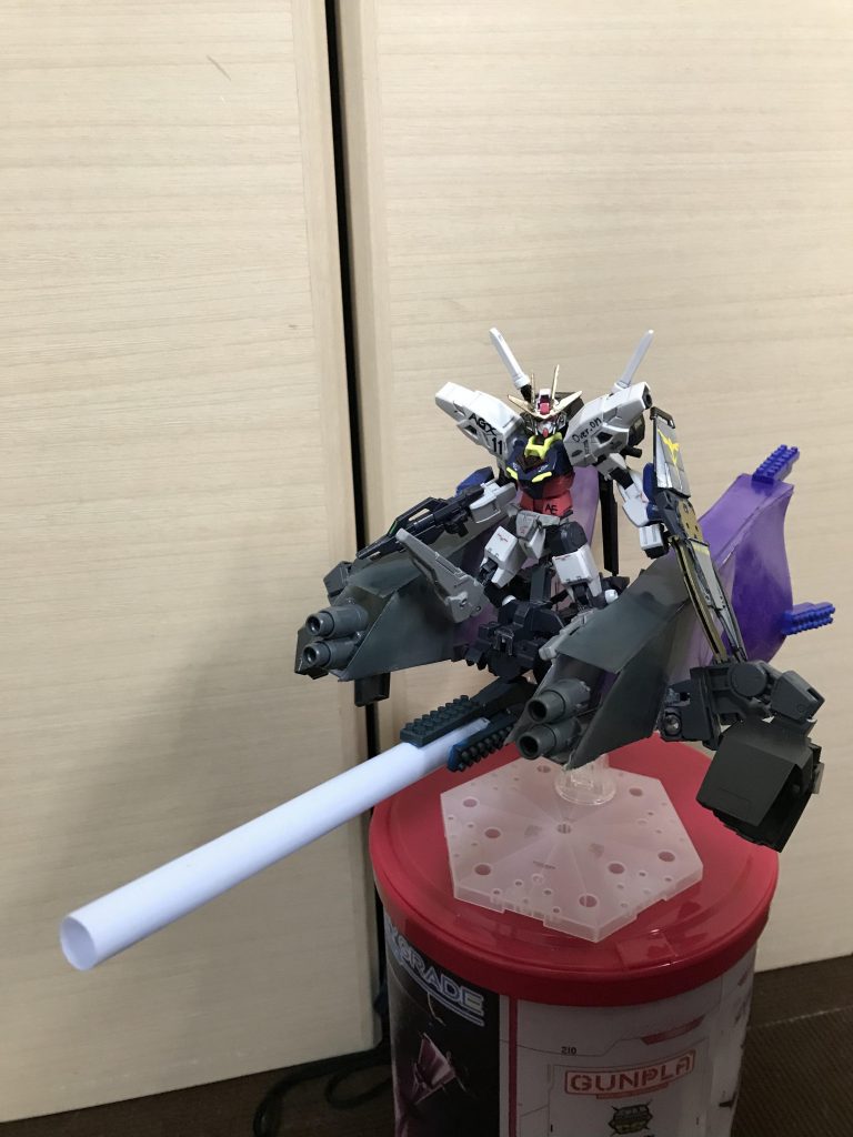 メッサーラアーマー巡航形態本来アースリーなどのアーマーを装備しているサポートメカを改造し、メッサーラアーマーを取り付けられるようにした惑星間航行用の装備いわゆるサブフライトシステムのような役割である