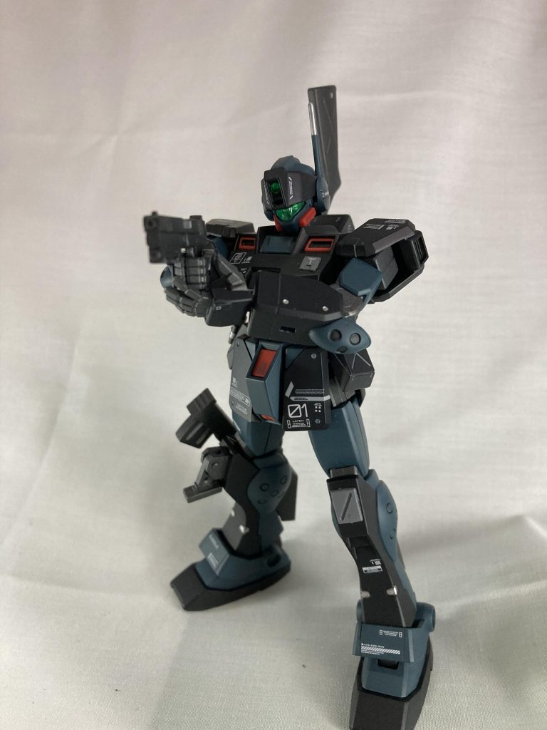 ハンドガンなんか似合うから装備させました