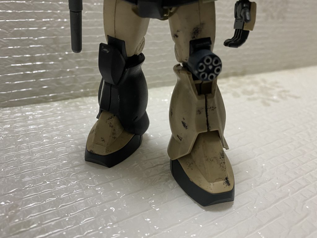 ザクスナイパー の足には緊急用のマシンガンを取り付けました