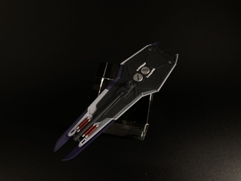 シールドの裏側はエナメル塗料を面相筆で色分けしディテールアップアップ!