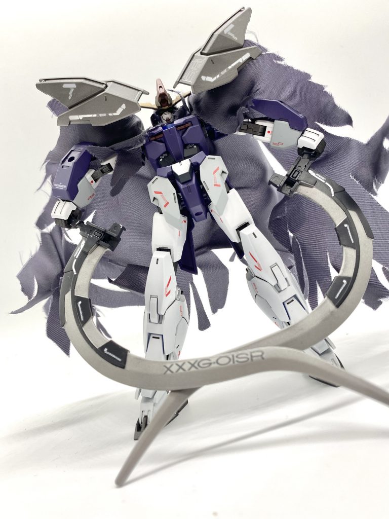  アピールポイントはなんと言ってもこのマントとヒートショーテル！！マントにはコアガンダム好きなら見覚えのあるネプテイトユニットの足パーツを採用して厚い装甲を表現していますヒートショーテルは旧キットを採用したので、真っ白な一体整形部品を塗り分けました