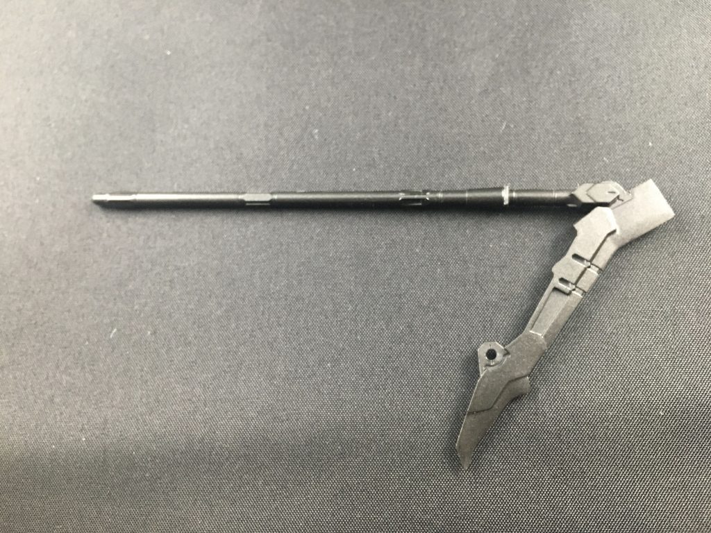 曲がります、ほんとは槍がメインだったんですけどあまりに似合わなかったので鎌をメインにしてます名前は「2wayサイズ」です