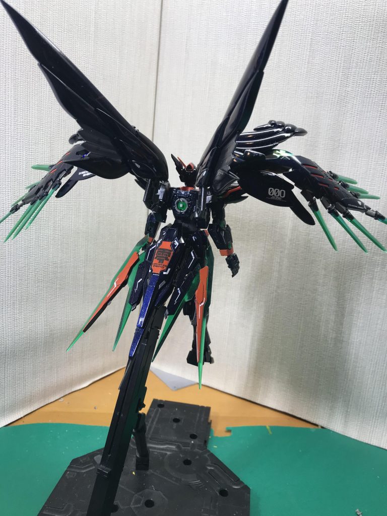 大型のGNスラスターを二機、腰部分にオリジナルGNドライブ搭載したバインダー型スラスターを装備。従来のクアンタの数倍の加速力と機動性を有し、ELSの不規則な動態にも即応出来る様に設計されている。バインダー型スラスターにもGNソードビットを4機装備しており、背面からの攻撃にも対処できるよう考慮されている。