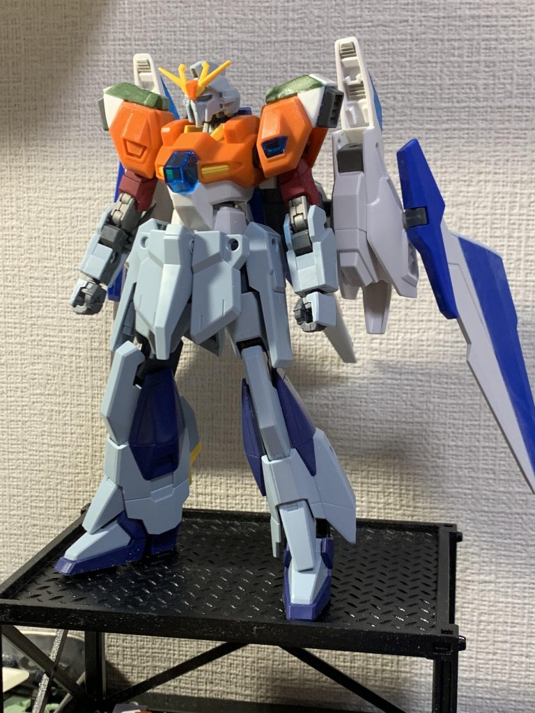 制作途中。基本各部の接続や3mm穴が共通なので、ミキシングはしやすかったです。組み合わせて形になったら、全身に筋彫りやらプラ板貼りやらで、情報量増し増しにしてみました。