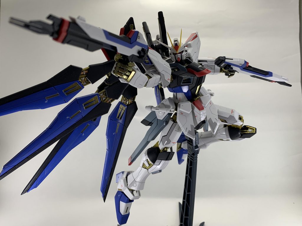 制作手順は仮組み→表面処理→スジボリの追加パーツ洗浄→塗装です。