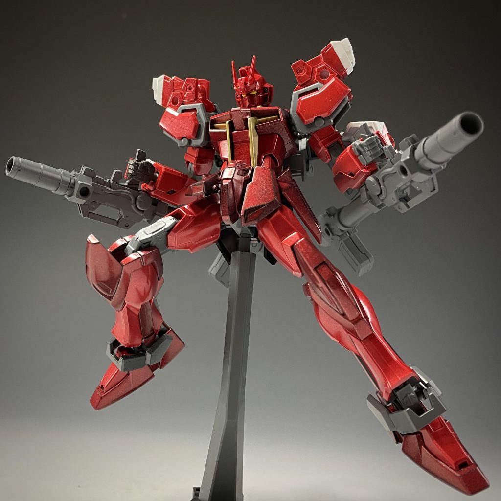 武装:ダブルバズーカ30MMシリーズの“アルト(陸戦仕様)”のバズーカを2丁装備。予め備わっている3ミリ穴を用いてバックパックに懸下しています。