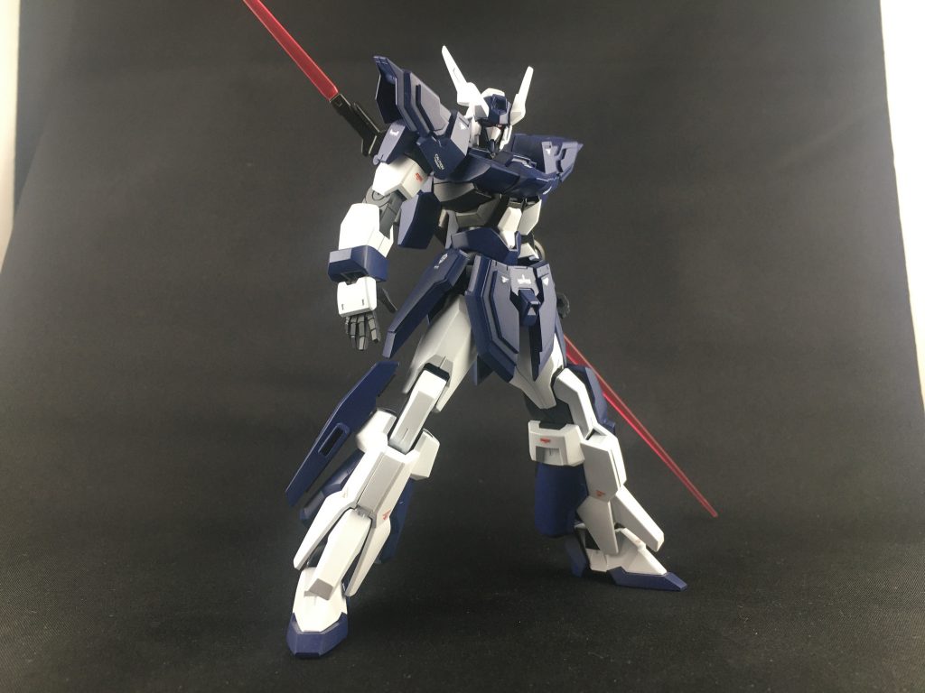 このように薙刀のようにしたり、腕から外して振り回したりと色んな使い方が出来そうなのを目指しました