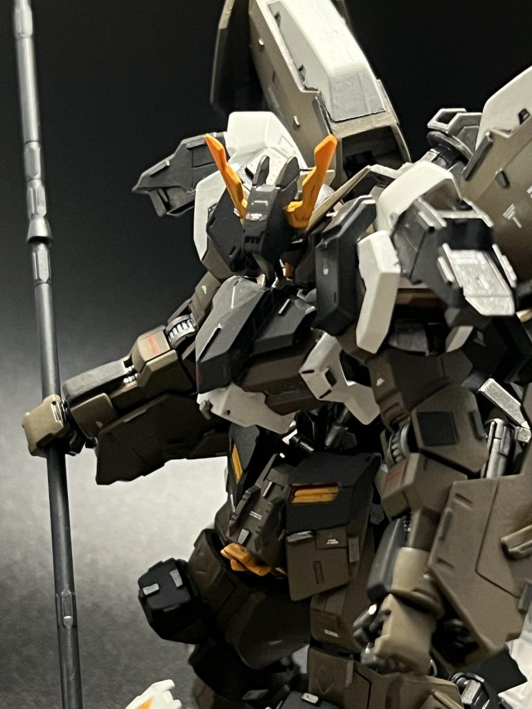 搭乗者の昭弘同様に更にタフさが売りとなったグシオン。