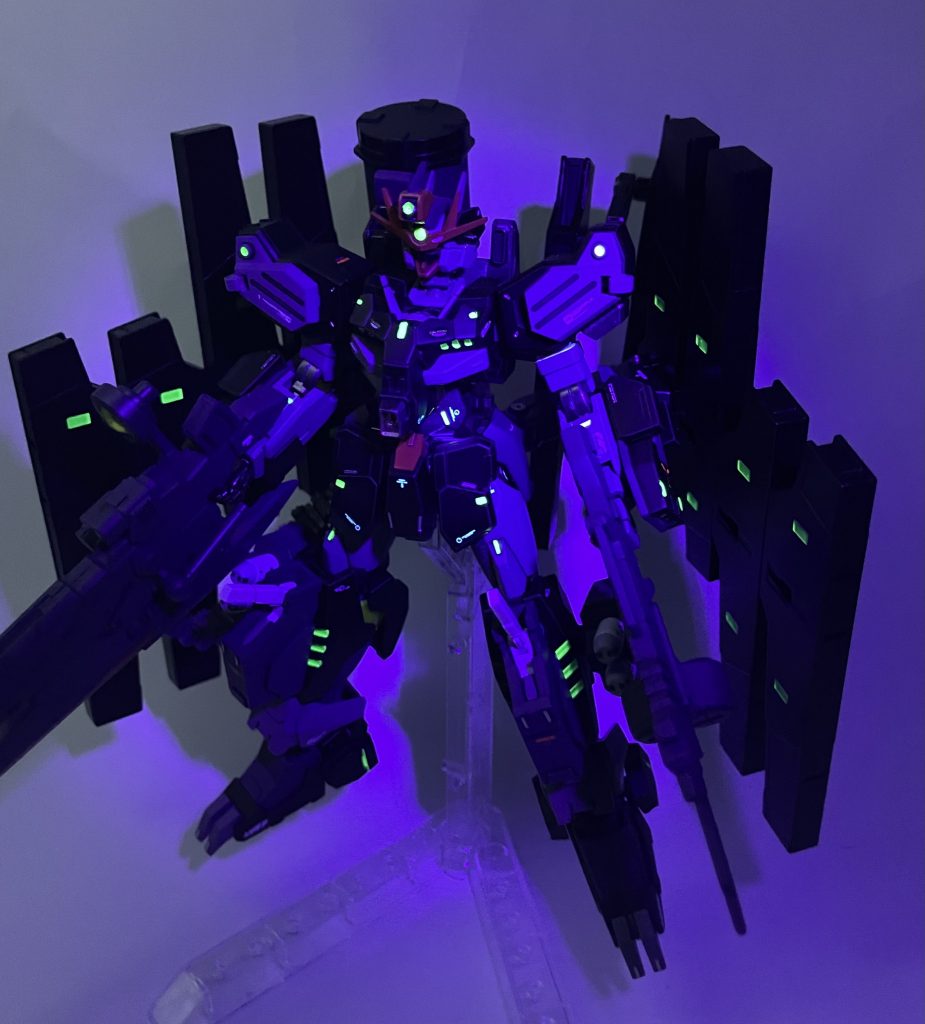 そして、初の蛍光塗料での部分塗装！予想以上に光り、毎晩意味もなくブラックライトで照らしてしまいますｗｗｗ