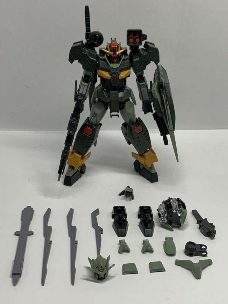 余剰パーツ類。頭部が丸々余るのでミキシングなどで使えそうな感じですね。