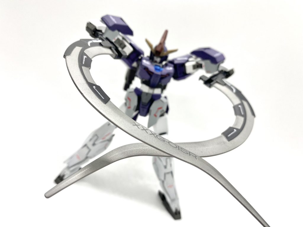 ヒートショーテルについては、前述のとおり塗装が大変でした。今回はラッカー塗料で全体を紺色に塗り、その上からエナメルのシルバーを塗装して、紺色にしたいところのシルバーを拭き取るという方法をとりました。段差が大きかったり、マスキングが難しいときによく使っています