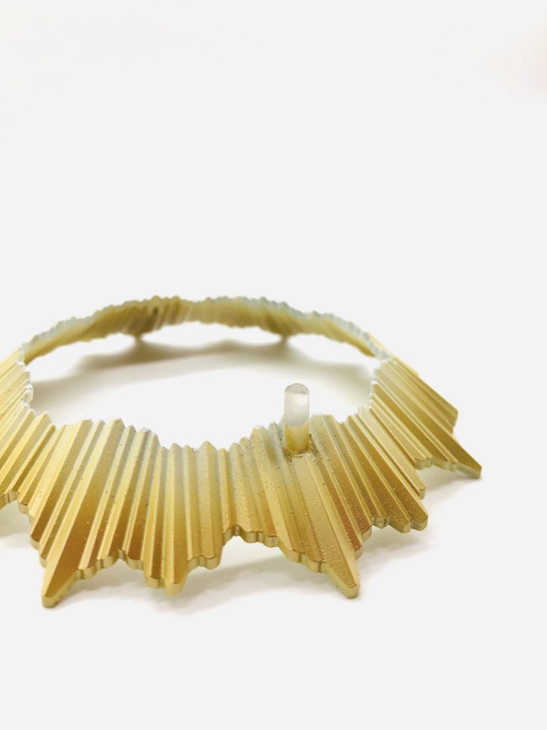 ギミックが塗膜に優しくないと感じたので外回りをオミットし、その代わり後光エフェクトにしました。