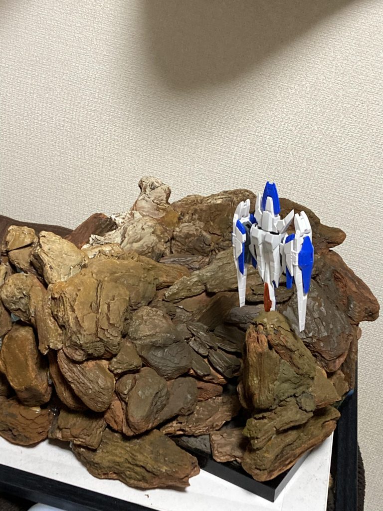 基本工作はアリオス制作時とほぼ同様のバークチップと粘土で土台を作りました