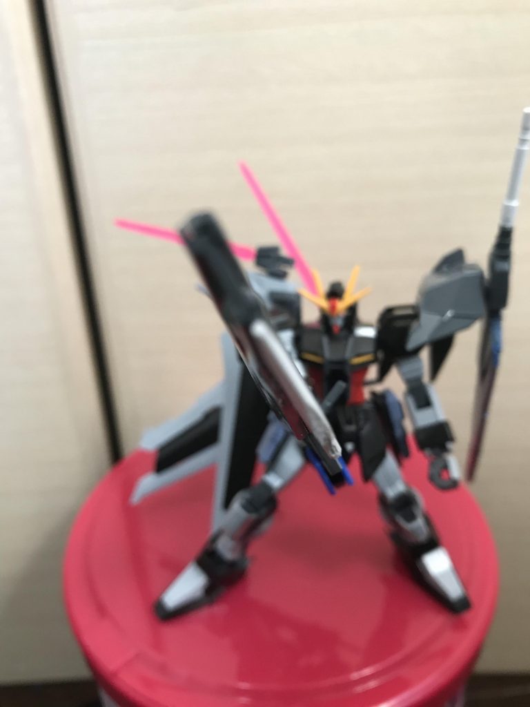 銃剣になっているビームサーベルも青の所に内蔵