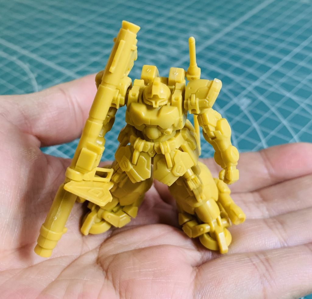 ごっついキン消し?しかし5センチのボディに刻まれたディティールの細かさはなかなか良いので「このまま置いとくのはもったいないなぁ」と思ってしまったのが苦労の始まりw