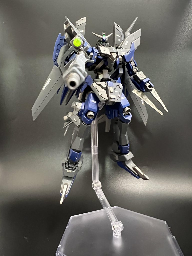 GR-W01rlc...ロングレンジカスタムライフル改修元のシュヴァルベグレイズの時から使用していたライフルを改良したロングレンジライフル。戦闘継続時間が短い仕様の為、いかに相手から離れた距離からダメージを蓄積出来るかが鍵となっている本機とはコンセプトがマッチングしており、主要の装備となっている。JETf-02pt...Pf・ファンネル鉄血世界においては、廃れてしまったビーム兵装で無線遠隔で運用できる。(まんま宇宙世紀等のファンネル。)ナノラミネート加工されていない小型兵装や拠点に対しての運用が主な運用。