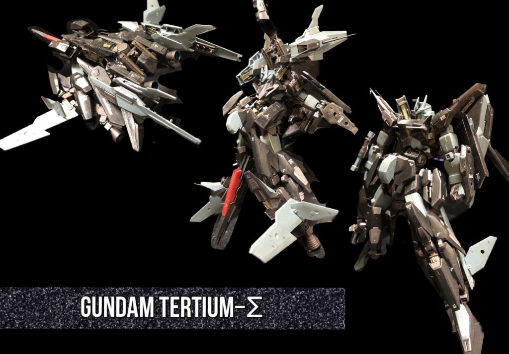・Σ−クルーザーΣ−アタッカーとΣ−ベースが合体した形態。両方の特性を併せ持つ。ただしファンネルミサイルはその配置の為、使用不可となる。Σガンダムはこの形態になるには、一度分離可変してから合体する必要があったが、テルティウム−Σではアームで接続する事でMS形態から直接、Σ−クルーザーに可変出来る。ーーーーーーーーーーーーーーーー室長「どうかな?分かったかな?」ヒロト「....大体は理解した。」カザミ「お....おおよ!なんだか分からねえが理解したぜ!」室長「カザミくんは理解出来てないなー。」カザミ「まー、なんとかするっきゃねえし!」室長「そーだね。大丈夫大丈夫!どーにかなるって!」カザミ「そーだよな!要はバーッとやっつけちまえばイイんだからな!」室長「よーし!コッチはガンダムテルティウム−Σのメインパイロットをヒロトくんに任せれば万事オッケーだ、よし行くか!」カザミ「よっしゃ、やってやろうぜ!」ヒロト「....それで何か作戦はあるのか?」室長「それはヒロトくんに任せた!」ヒロト「.....!?」カザミ「ねえのかよお!!大丈夫かよおヒロト!?」−ヤキン・ドゥーエ宙域−oyz「フフフ....。ようやく戻ってきたか。待ちくたびれたよ。」カザミ「やられっぱなしでいられるかっ!つーの!」oyz「ほう...来たか、私よ。来ると思っていたよ。」室長「えーい、このニセモノめ!おまえの好きにはさせないぞ!」oyz「フフフ....。ガンダムテルティウム−Σか。その機体で私のゼルトザームプロヴィデンスver.ⅱに勝てると思うか?」室長「勝てるさ!」oyz「私よ。おまえも解っていようが、このゼルトザームのドラグーンに隙はないぞ?」室長「むぐぐ...!」oyz「フフフ.....フハハハ!さあ...どちらがホンモノの室長なのか、雌雄を決しようではないか私よ!」室長「ああ、やってやるさ!覚悟するんだな!さあ、ヒロトくん!アイツをやっつけてやろう!」ヒロト「.....。」カザミ「やってやるとか言って、自分で操縦しないって、めっちゃカッコ悪いな!室長!!」oyz「フフフ...余裕があるのは今のうちだけさ。おや?増援が来たようだね。」
