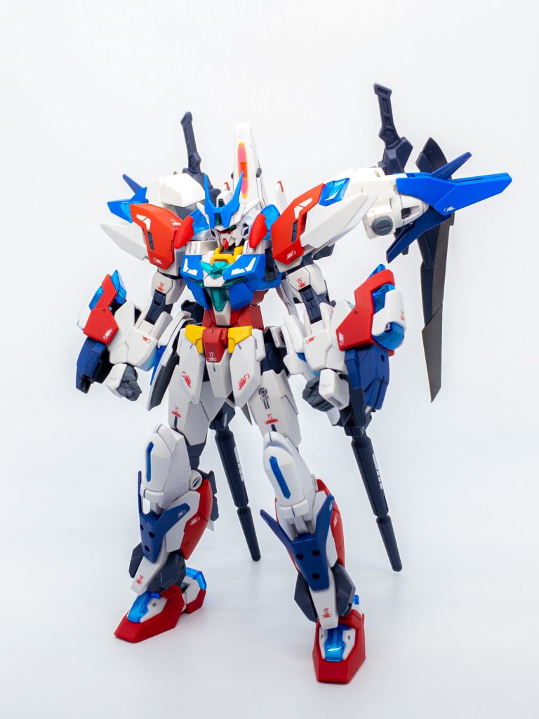 ビルドシリーズ主人公機の力をコアガンダムⅡに結集した究極のガンプラ、ビルドトリニティガンダムです。