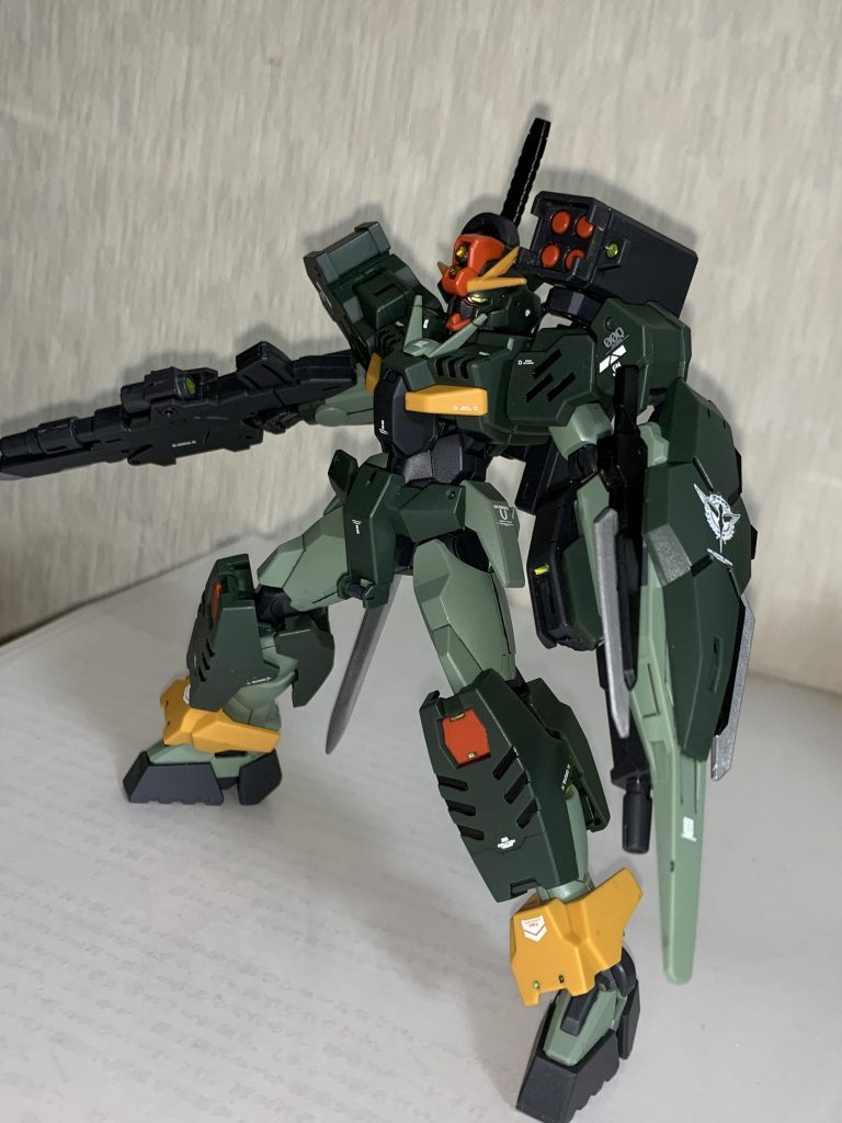 ミサイルコンテナのセンサーも、レジンで球体になるよう盛ったのですが、あまりわからないんですよね...