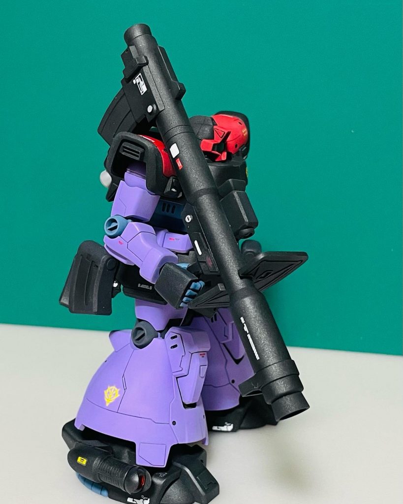 右側から…肩のカバーのところもちょっとパーツを追加😅