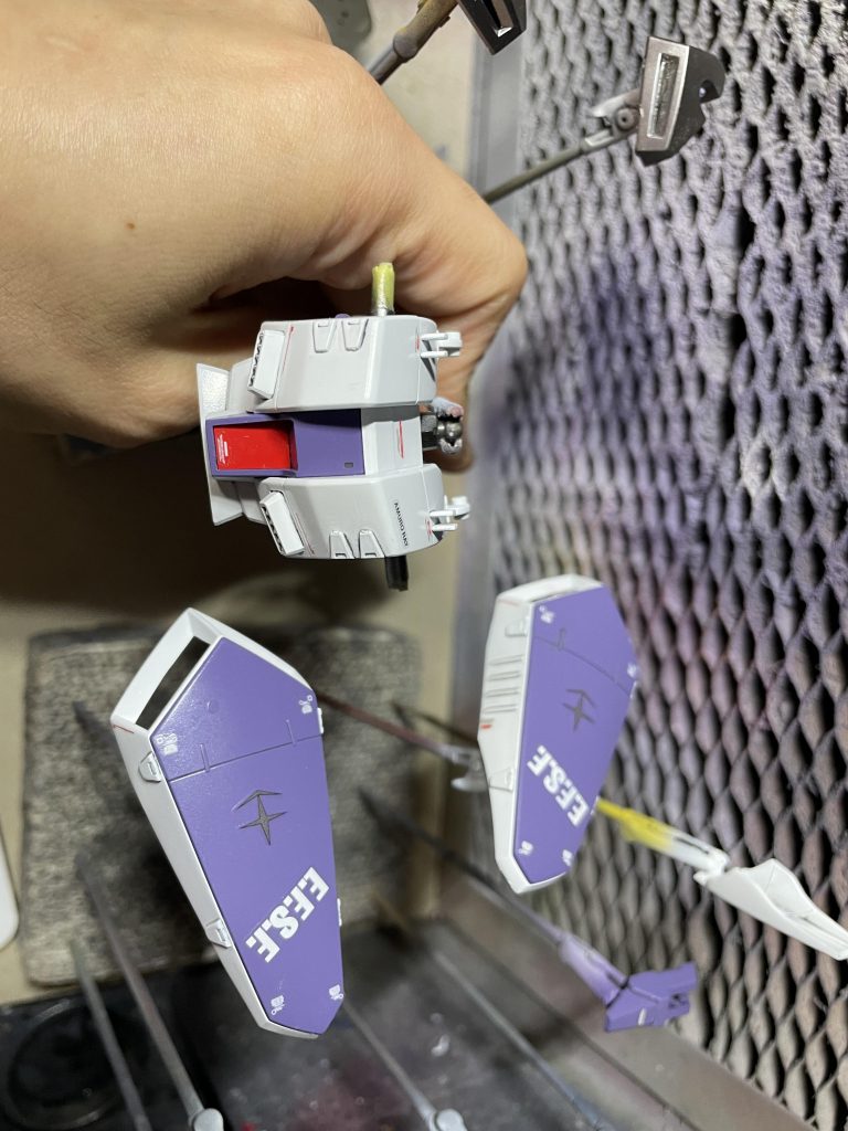 デカールは塩梅が難しいですが、今回はHGUCであることを意識して、貼りすぎないように気をつけました。