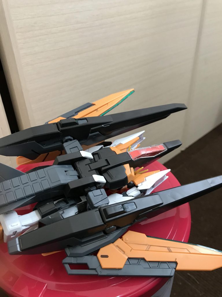 変形すると何故かマシンガンからビームに切り替わるのほんと謎