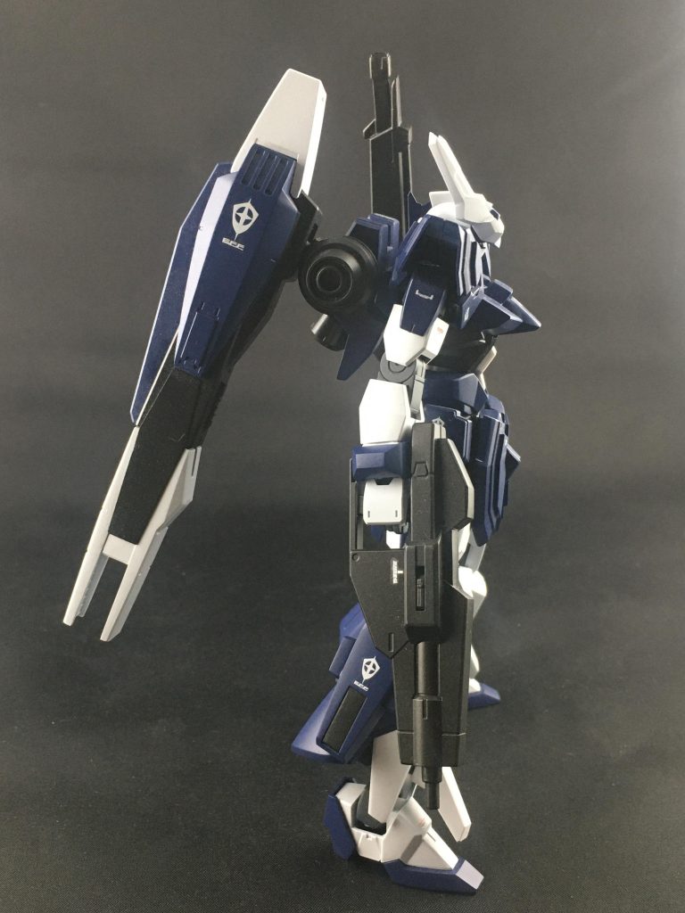 横です、背部にAGE-1グランサのグラストロランチャーを1個だけ装備していて、軸で可動します