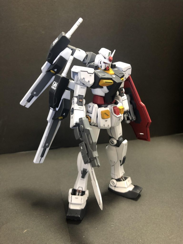 アイズガンダムのギミックを模しているので片側に寄せる事もできます。フィンファンネル風ですね。