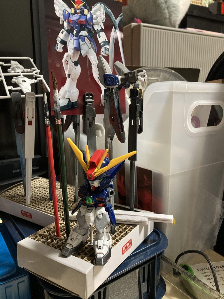 サンドロックの写真を並べて何度も見比べました。シールドの色は最後まで悩みました笑