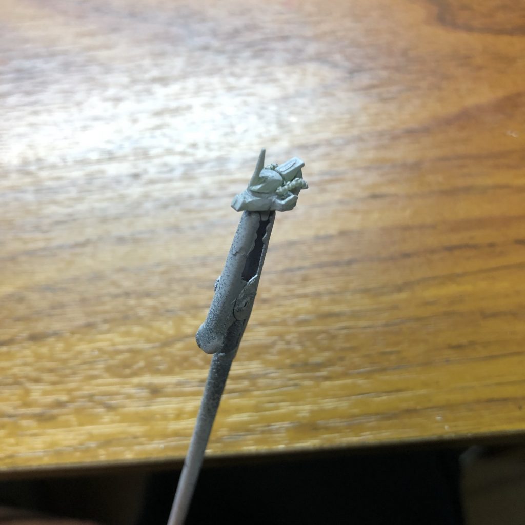 ザクⅢの頭をディジェに削り出し。