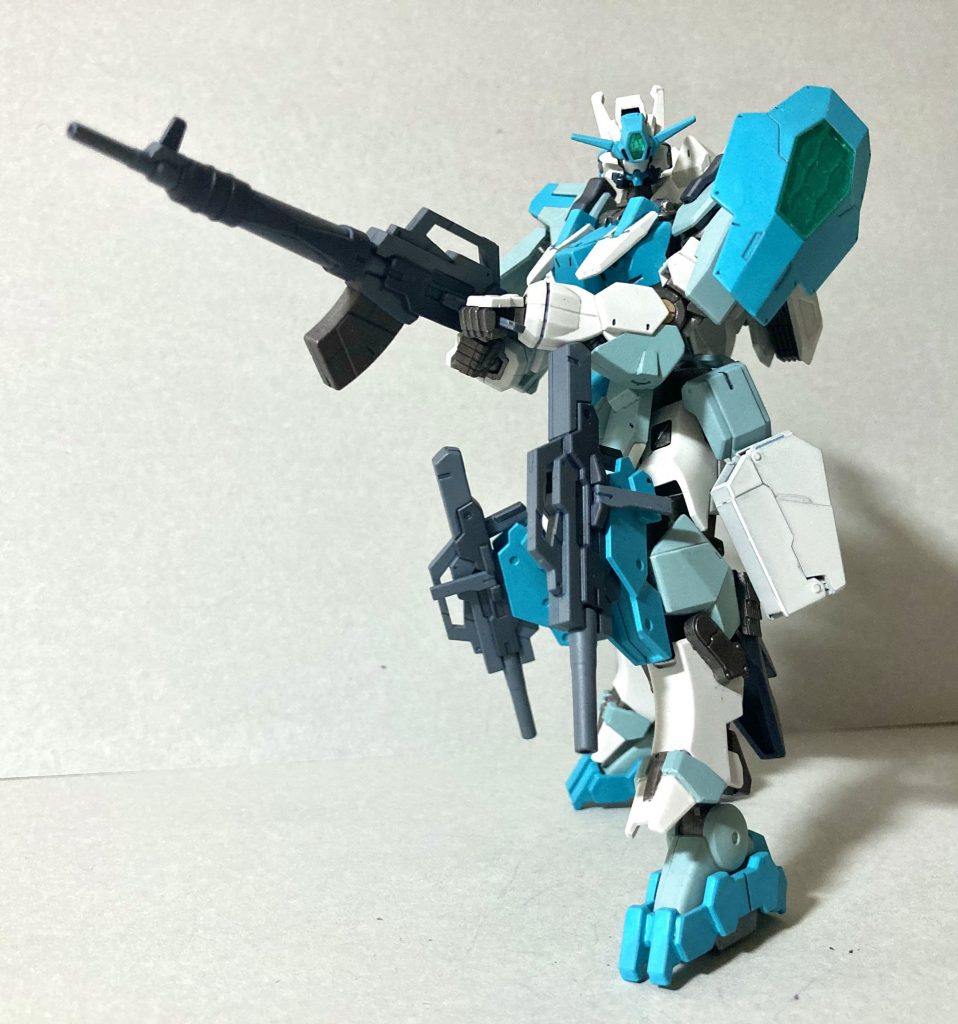 アサルトカービン。一番使われる武器のひとつ。中・遠距離での使い勝手が良く、射速も速いため重宝する。