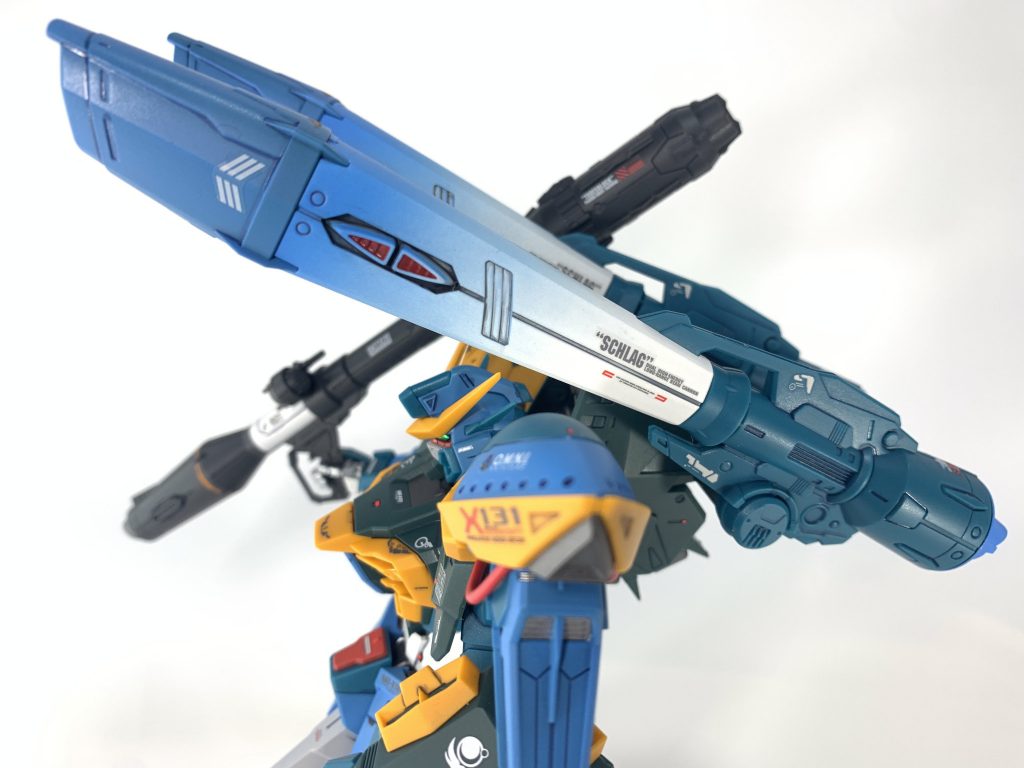 シュラークはガイアEXホワイトの後スカイブルーでグラデーション塗装にしています。合うか不安でしたが完成後は気に入っています。