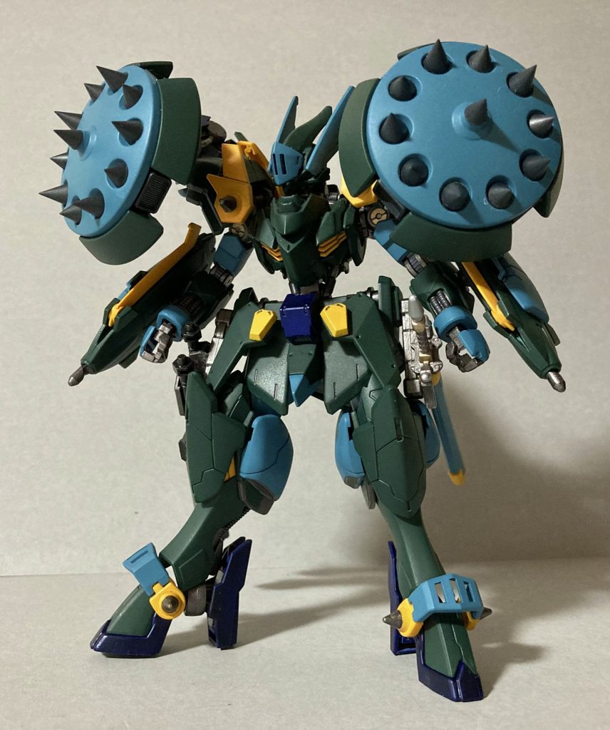 ラウンドバインダのスパイクはコトブキヤのプラユニット・スパイクより。さすがにアルカナ・サイレンの肩アーマースパイクみたいにはできない…　（シールドはＲ・ギャギャより）