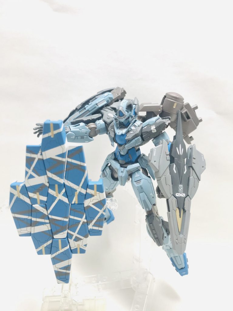 マスキング塗装との兼ね合いもあって色はかなり悩みました。まさか緑の機体二つ合わせて青い機体になるとは笑　前に作ったストライクで使った塗料を再利用してG3っぽくしました。成長して内面が大人っぽくなった感がでるかなぁという狙いです。