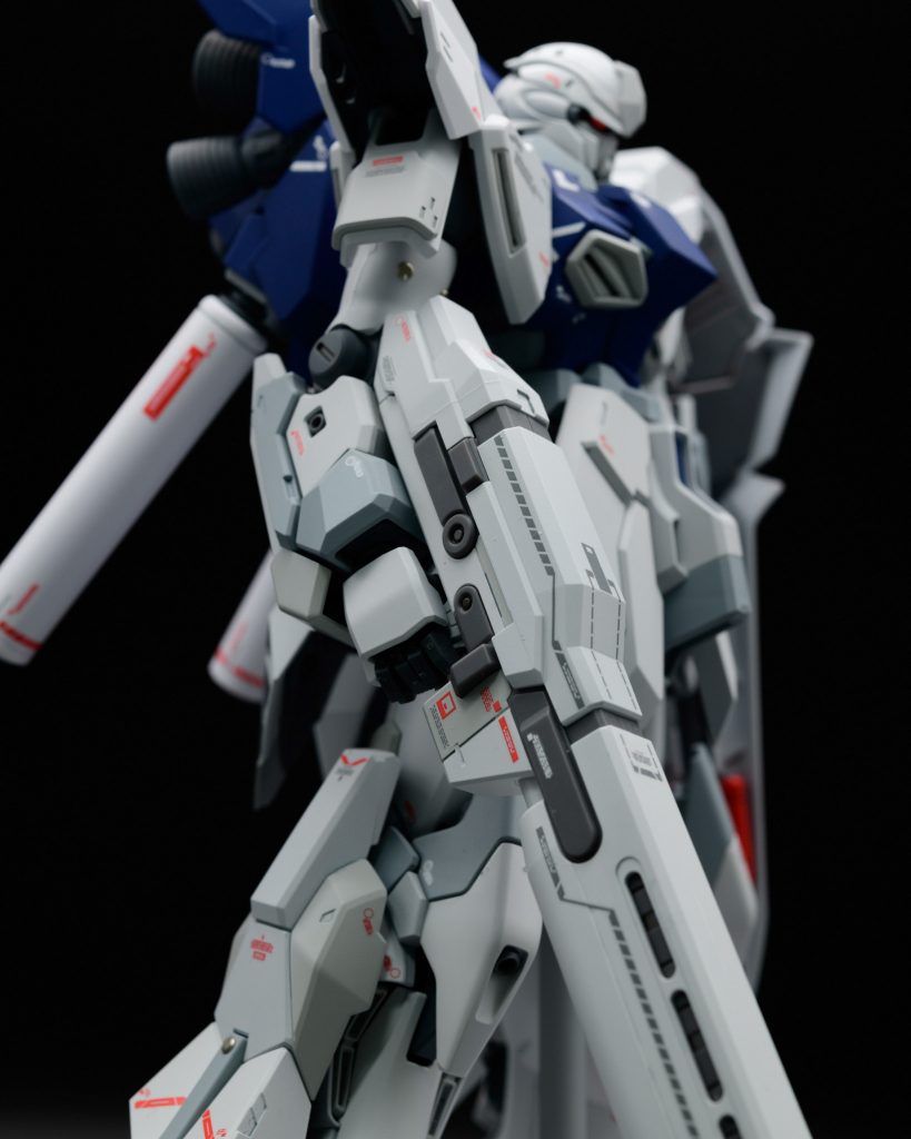 ナラティブ版と違ってエングレービングはありませんが、シンプルな方がスタイン(原石)らしいです。