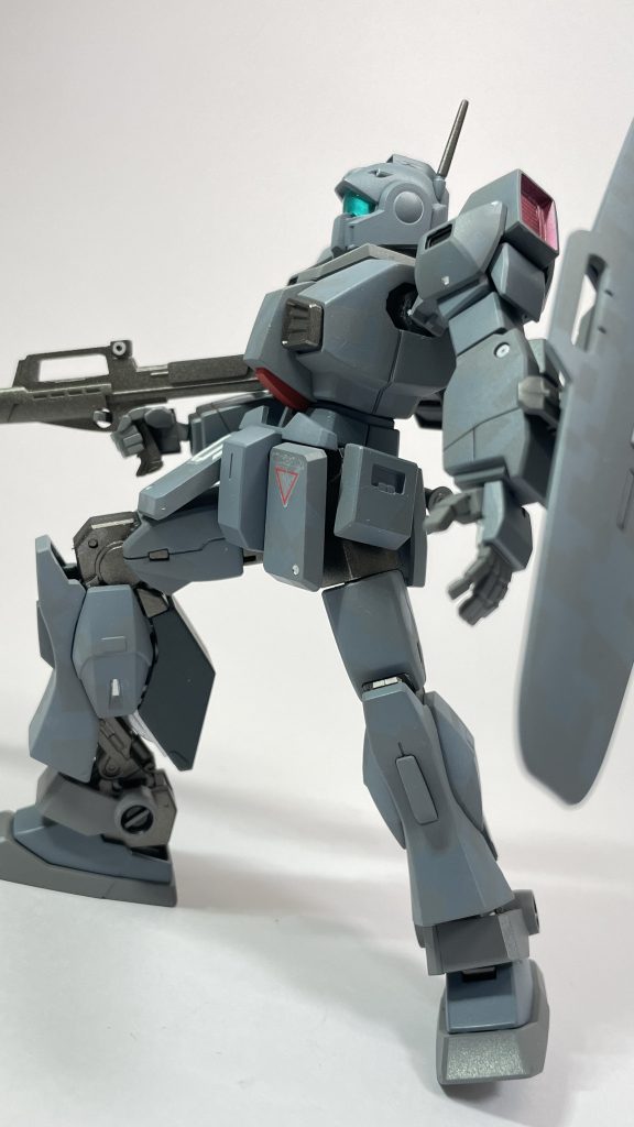 シンプルかつ、直線的なデザインで色々と改造してみたくなります。ただ、昨今のガンプラ不足でやられメカですら入手困難...。早く解消されると良いですね。