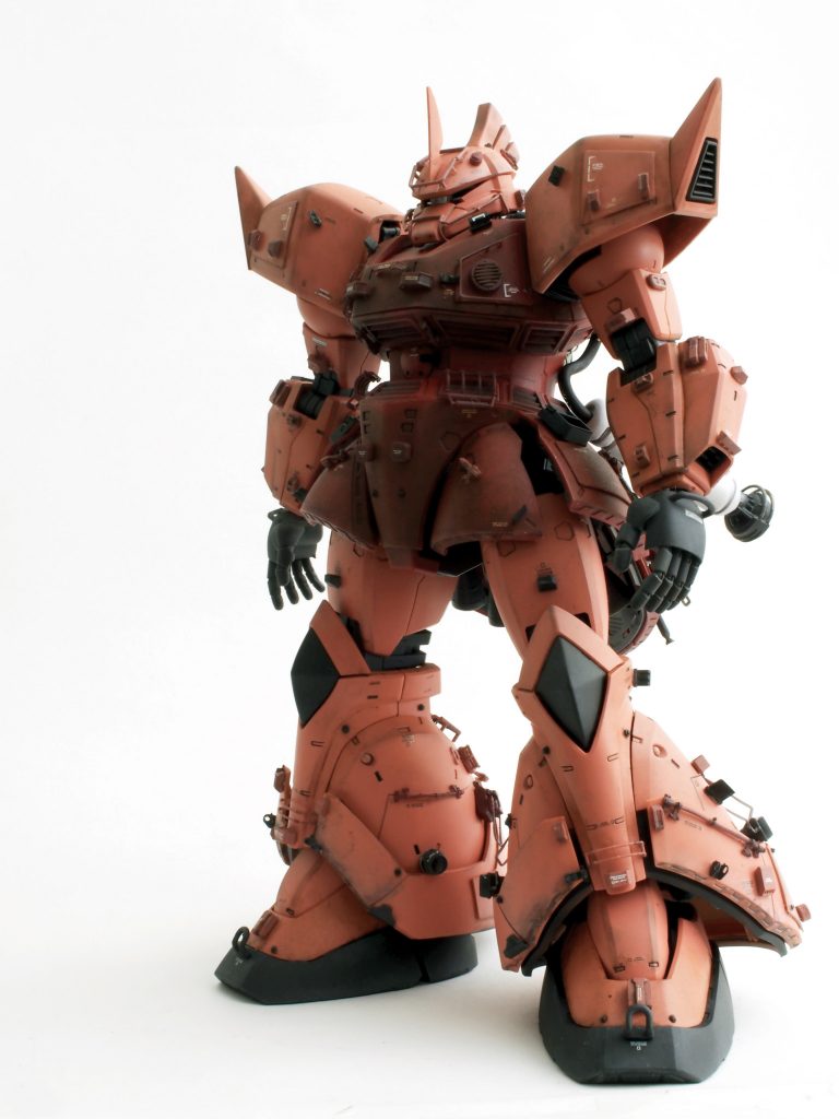 あえてポージングにはシールドとビームライフルは取り付けず、本体の重量感を演出してみました。