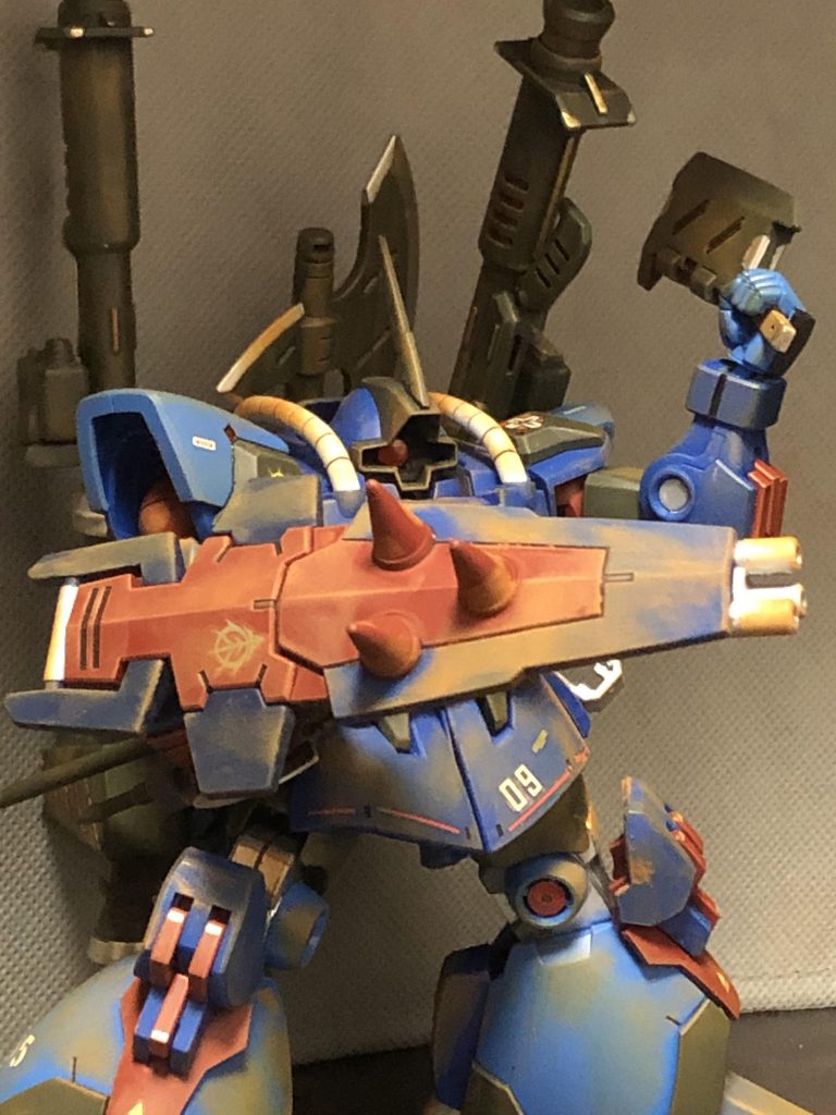 盾の先端にはドライセンのガトリングを付けました