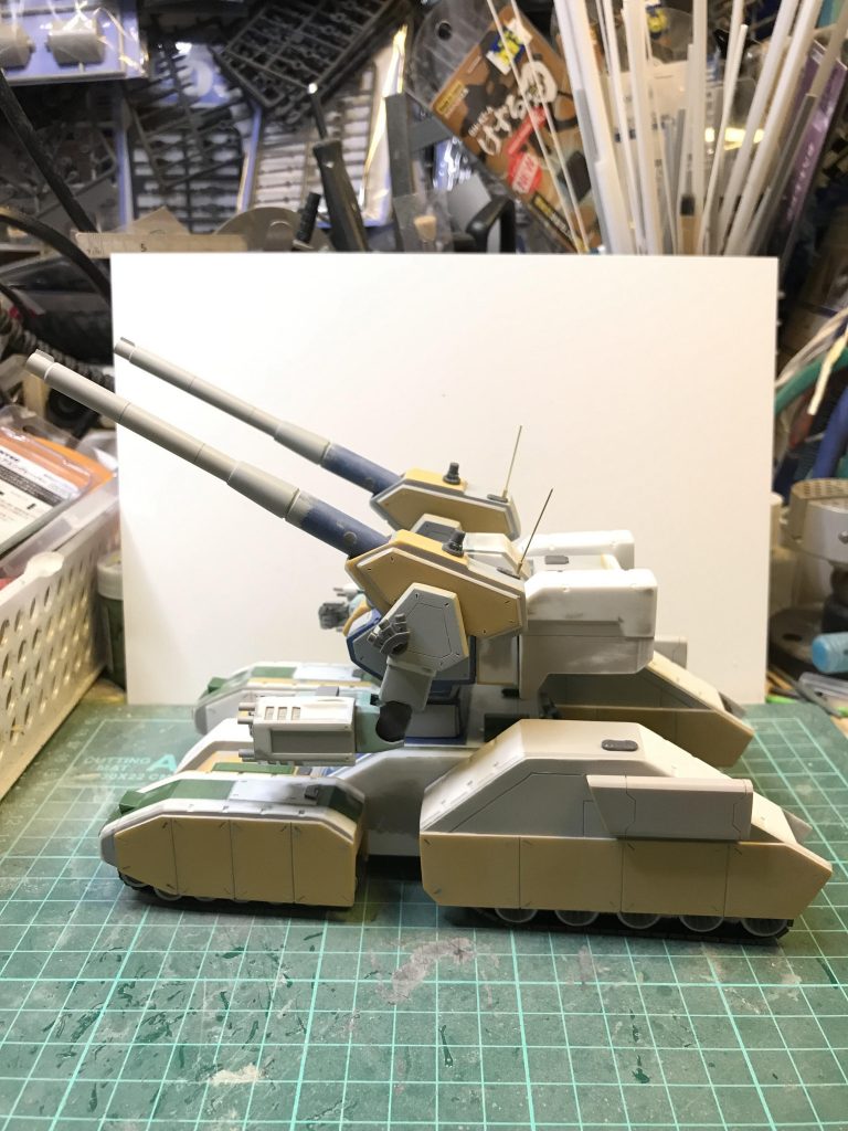 肩に装備されているスモーク・ディスチャージャーがコトブキヤのを使用しましたが丁度いい大きさで良かったです*\(^o^)/*