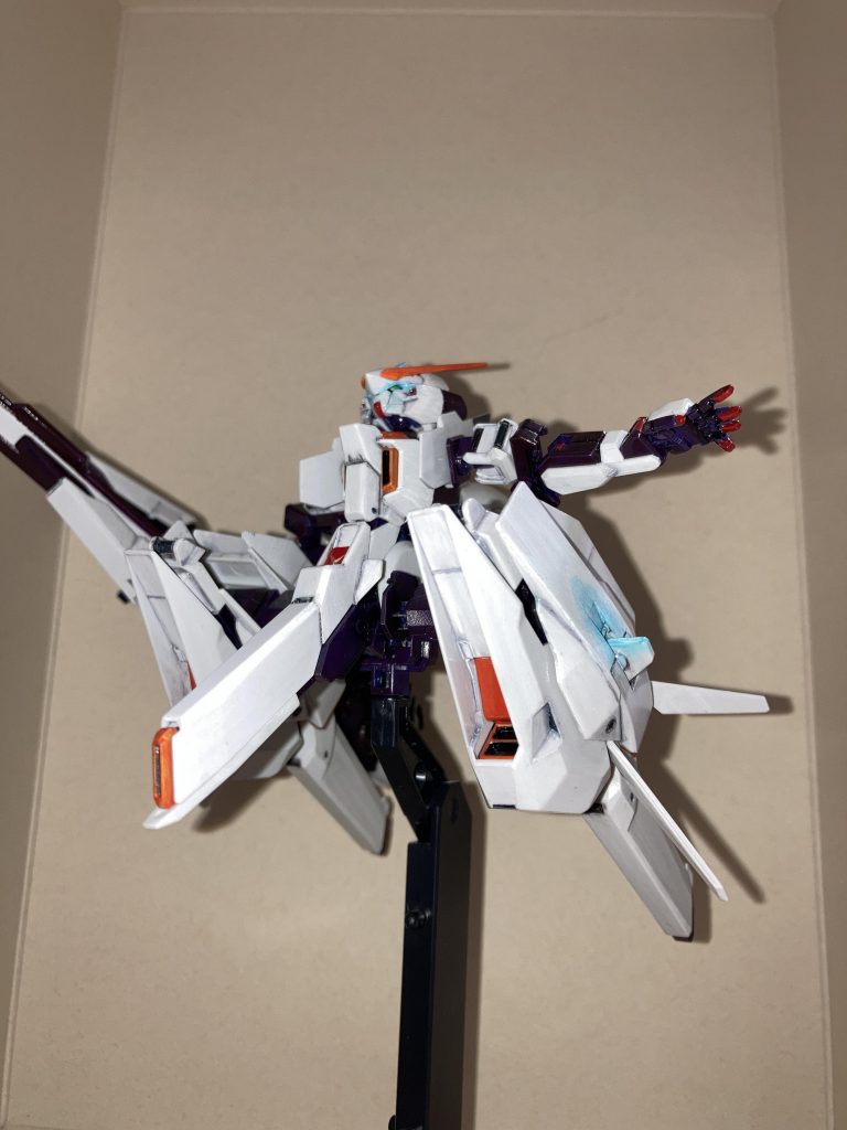 中間形態?のイラストを真似て。イラスト通りのポージングにするには色々と無理があると思いました😭