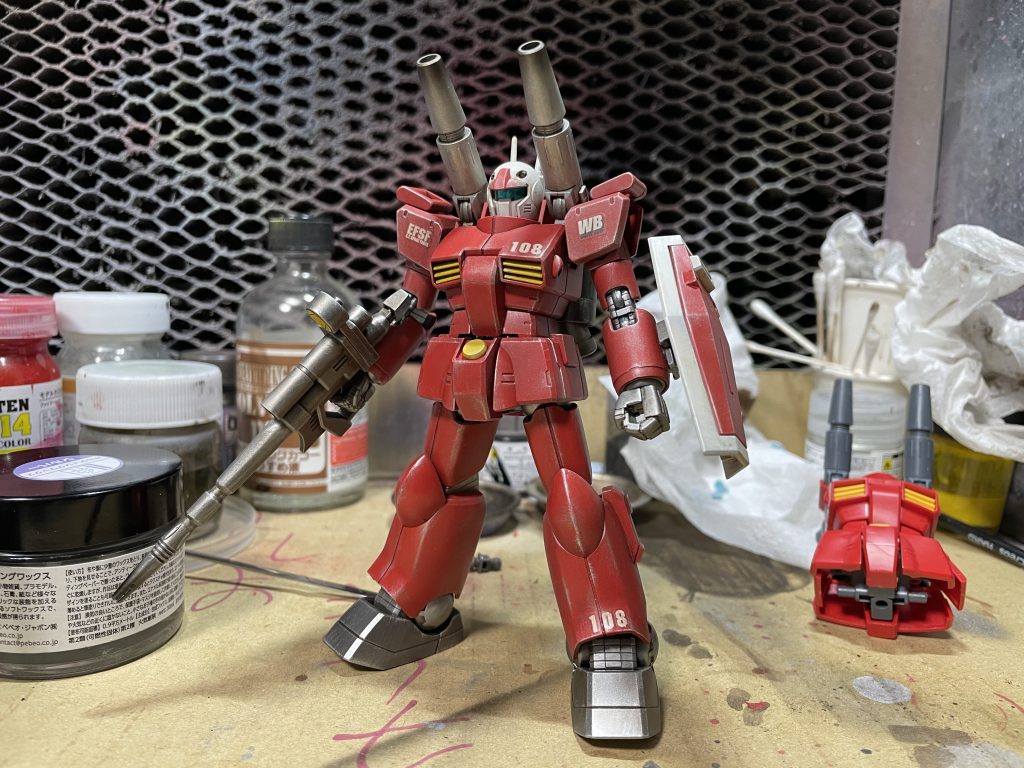 仮組みしてあったガンキャノンを分解するところから作業を開始して、1日目でおよそ10時間、2日目におよそ5時間作業をして完成しました。