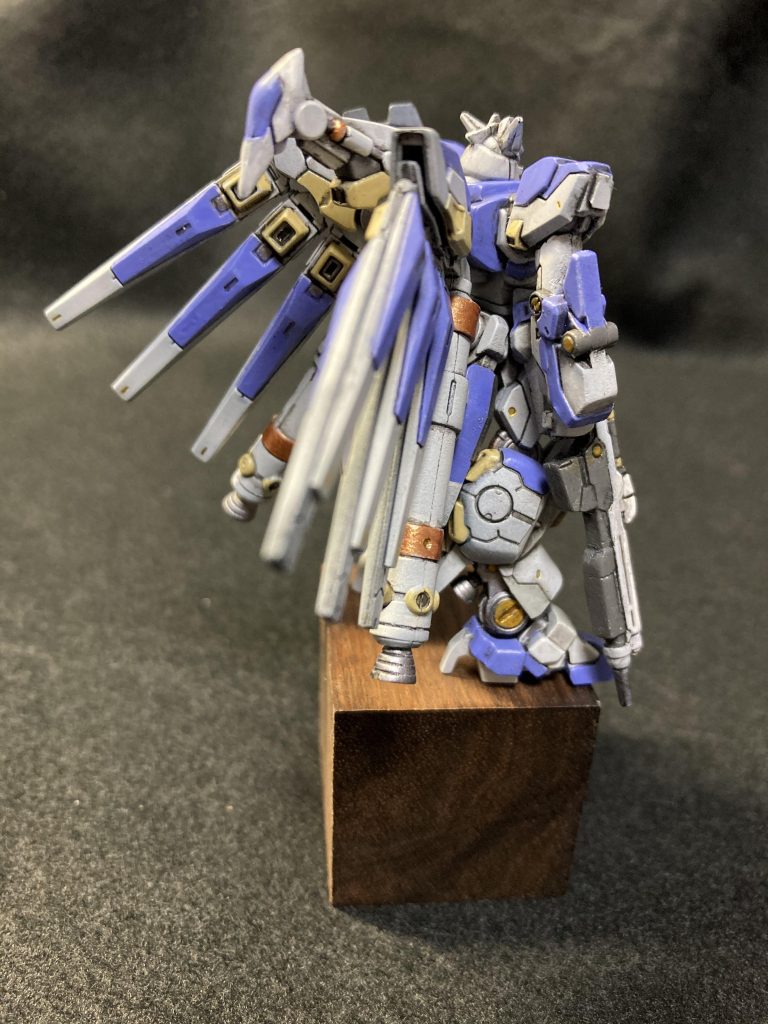 アーティファクト・νガンダム–3枚目/制作者：モロゾフ諸岡