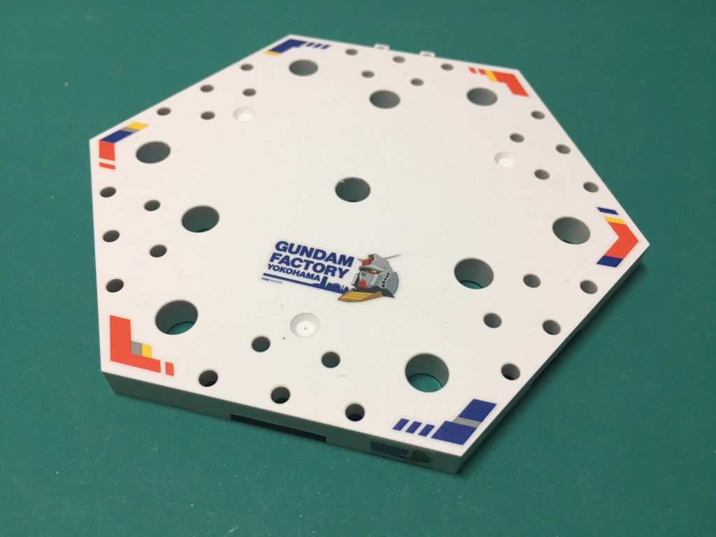 アクションベース5も購入していたので同時に製作。付属のマークングを貼ってます。