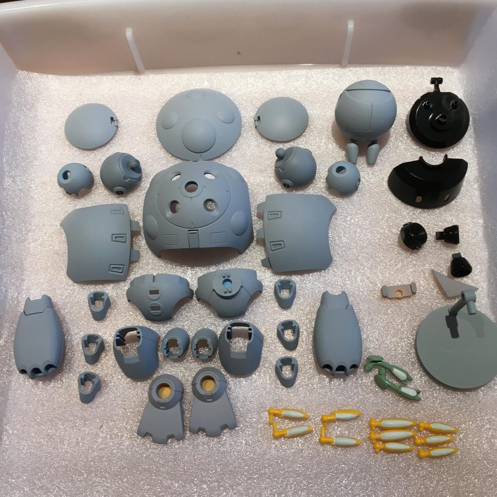 爪とプチカプルの腕の肉抜き埋め以外は素組です。