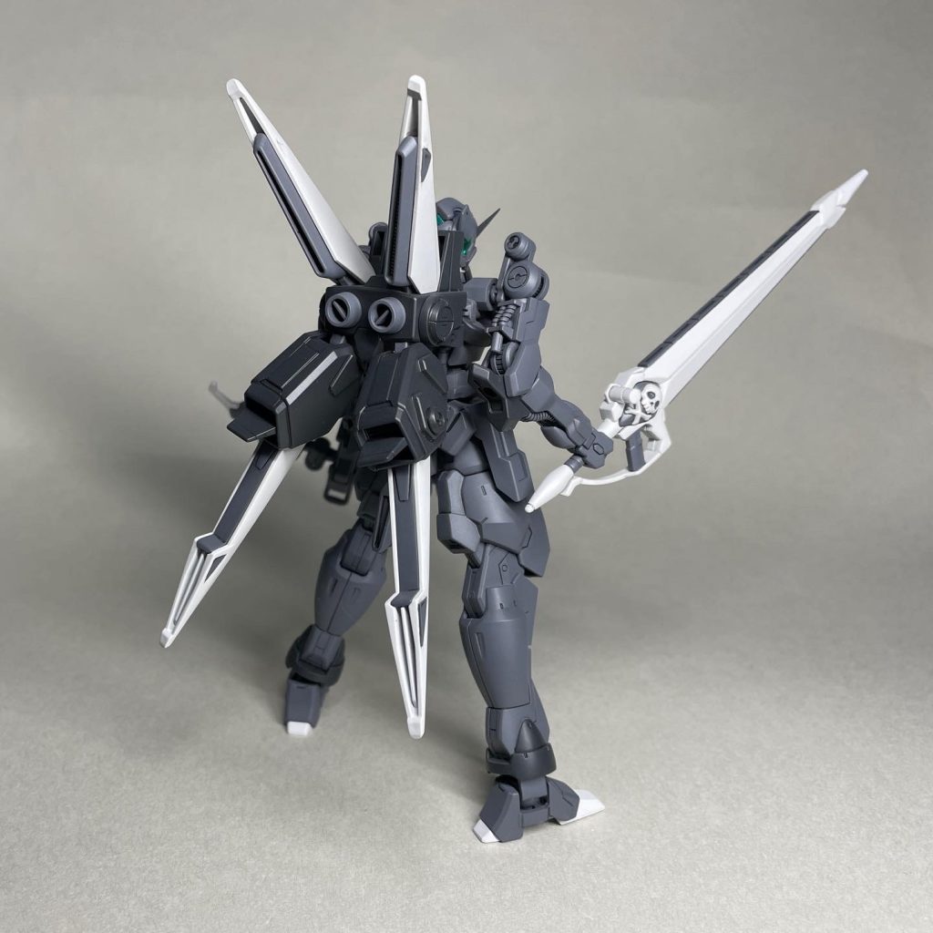 右うしろ ピーコックスマッシャーは、HGクロスボーンガンダムX0フルクロスの余剰パーツで、同じく余剰パーツのムラマサブラスターは2021年内に完成しました。