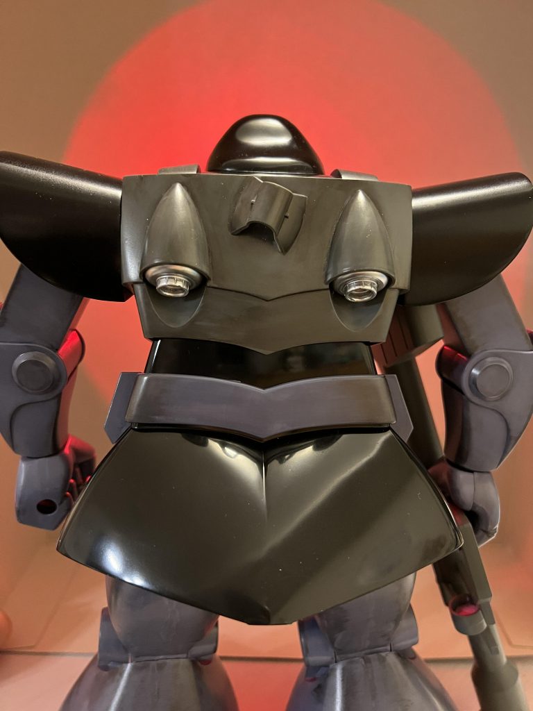 ヒートサーベル忘れました。後ろ姿もカッコええ。しかし大きい。飾る場所も、しまう場所もない、、皆さんはどのように作ったガンプラを収納してるのでしょう。良いアイデアあればぜひ参考にしたいです^^;