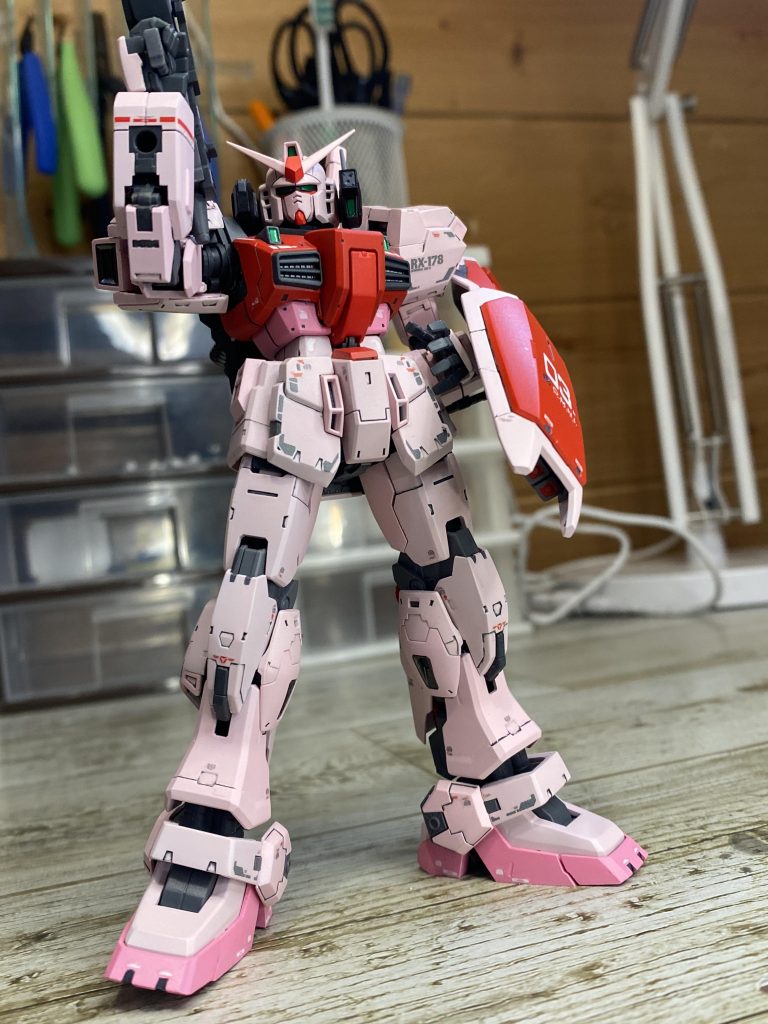 Mk-IIを手に入れてからはこのストライクルージュのカラーでずっと使ってきました。ゲームで使っている愛機が目の前にあるというのは、なかなかにテンションが上がるものですね！